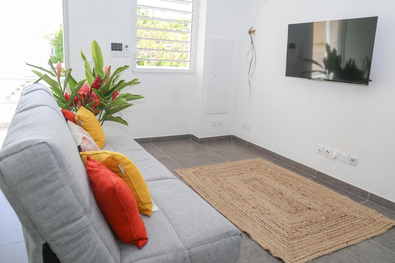 Dlo Doubout Les Pieds Dans L'Eau Apartment Sainte-Anne  Luaran gambar